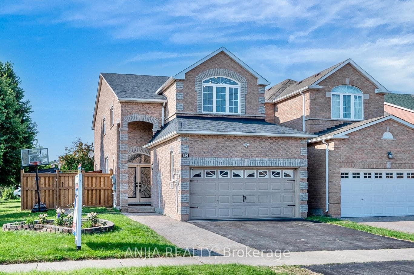 82 Belford Crescent photo 1