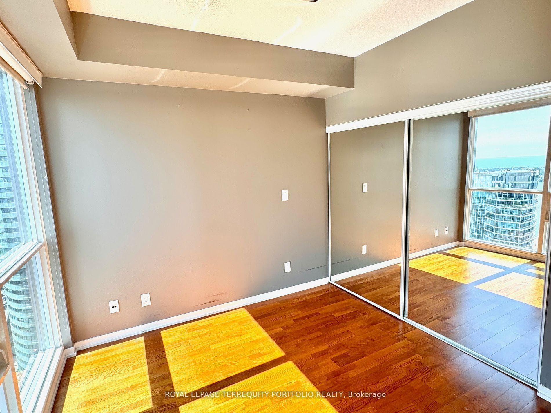 55 Bremner Boulevard Unit 3907 photo 7