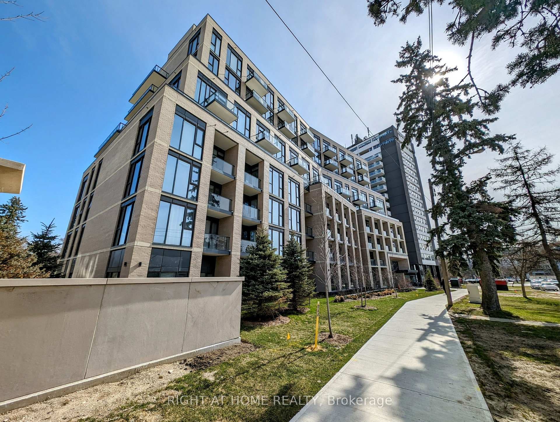 293 The Kingsway N/A Unit 425 photo 1