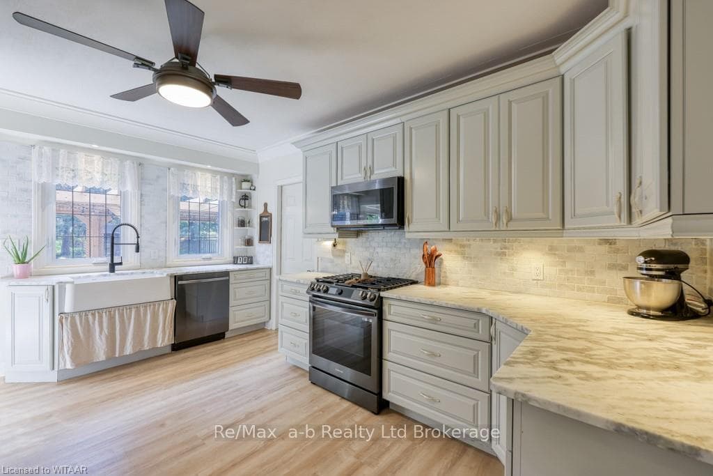 298 LIGHT Street photo 7