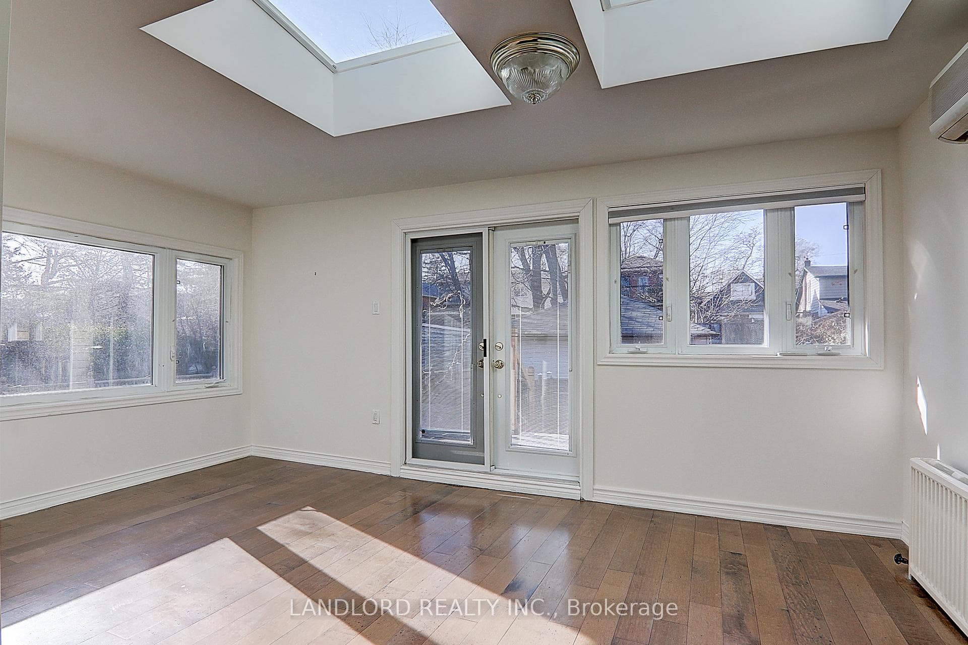 138 Fallingbrook Road photo 8