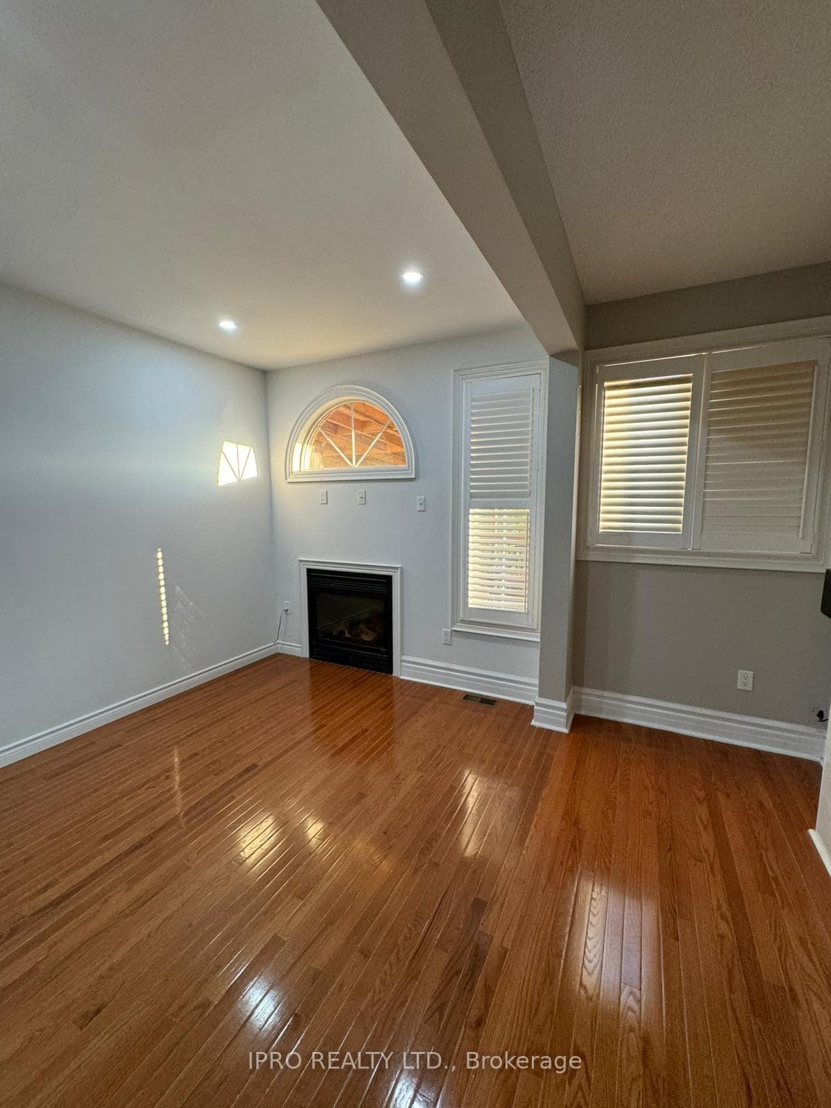 102 Southlake Boulevard Unit Room 2 photo 8