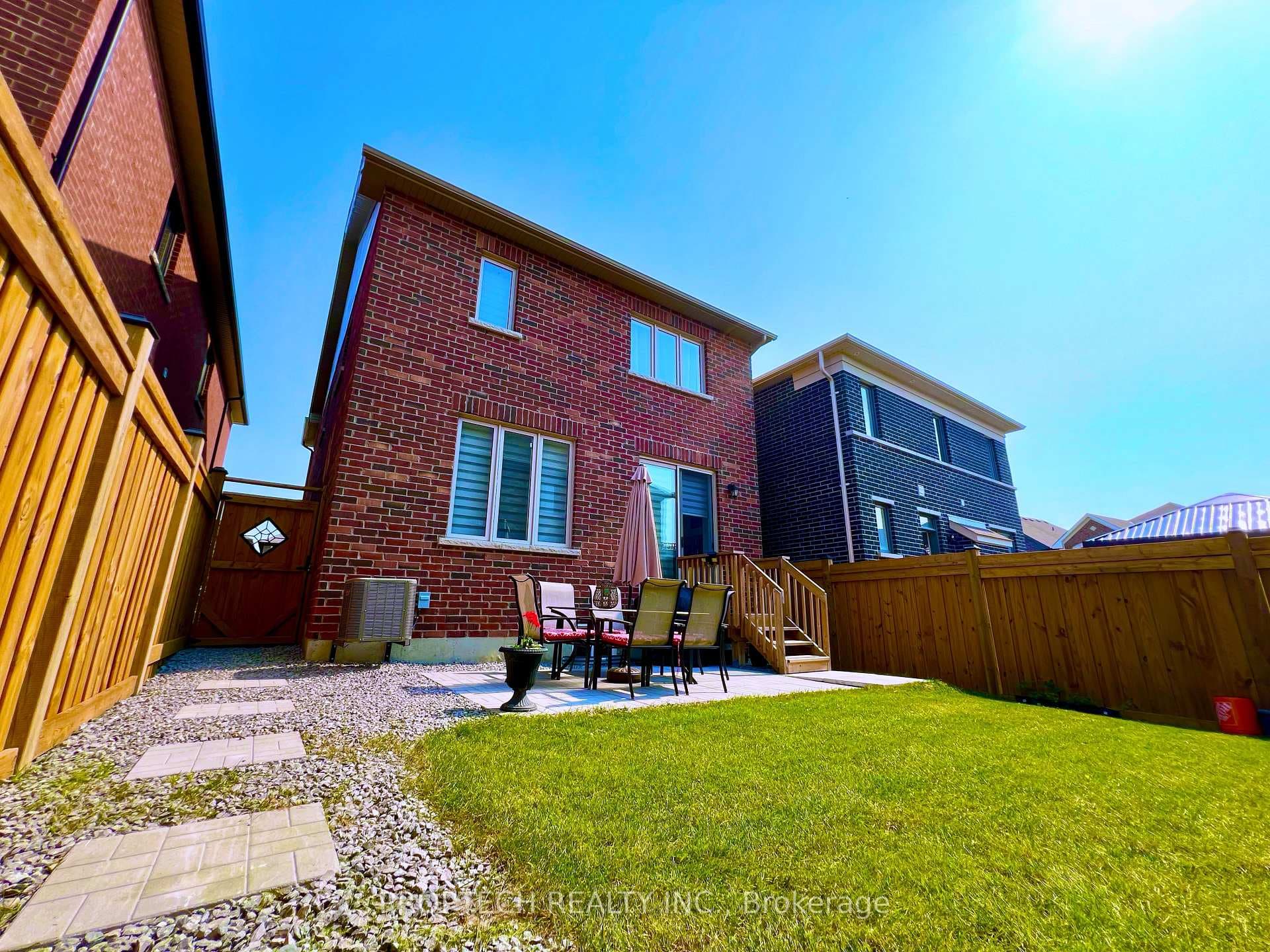 111 Barkerville Drive photo 35