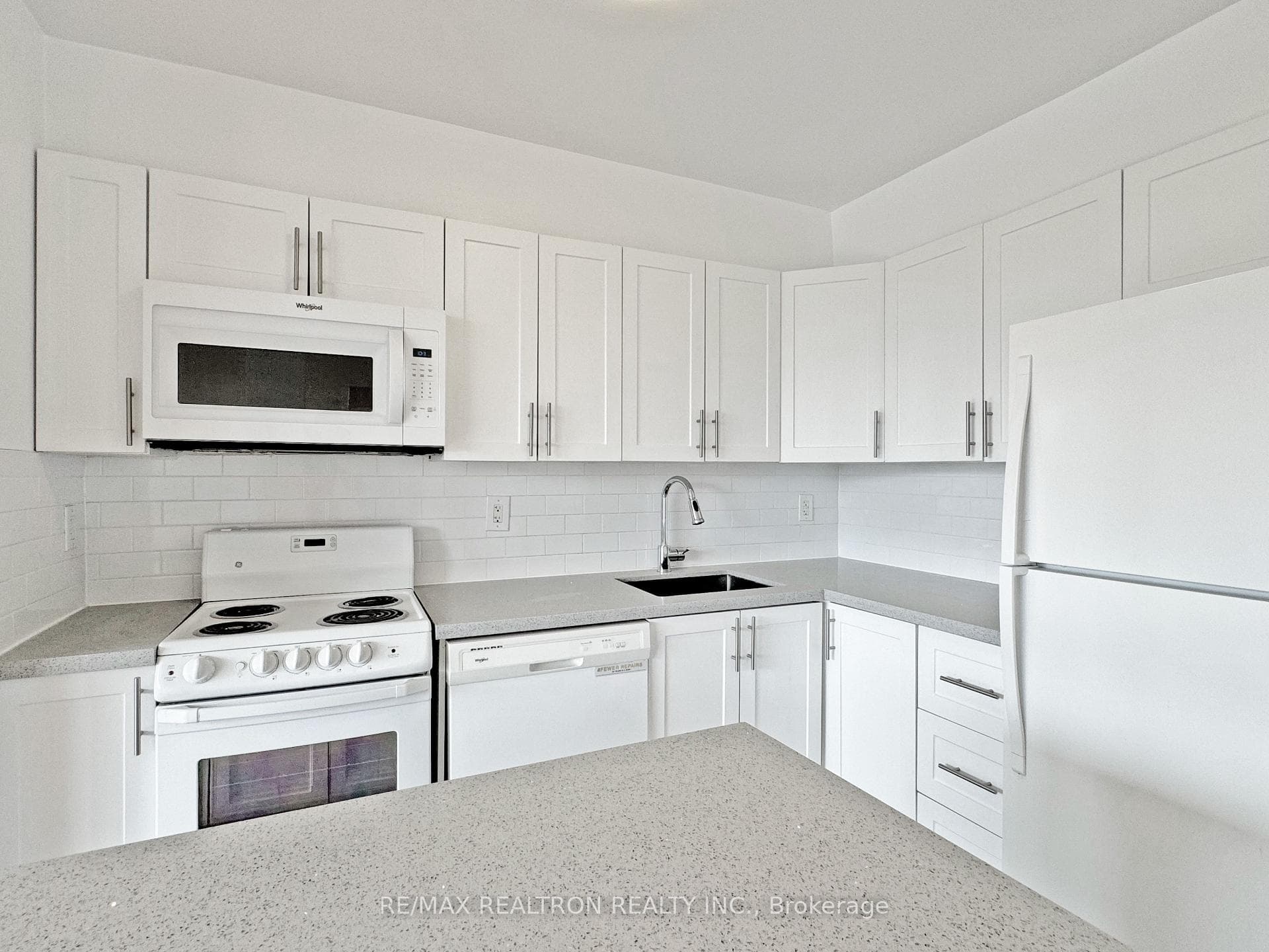 666 Spadina Avenue Unit 903 photo 2
