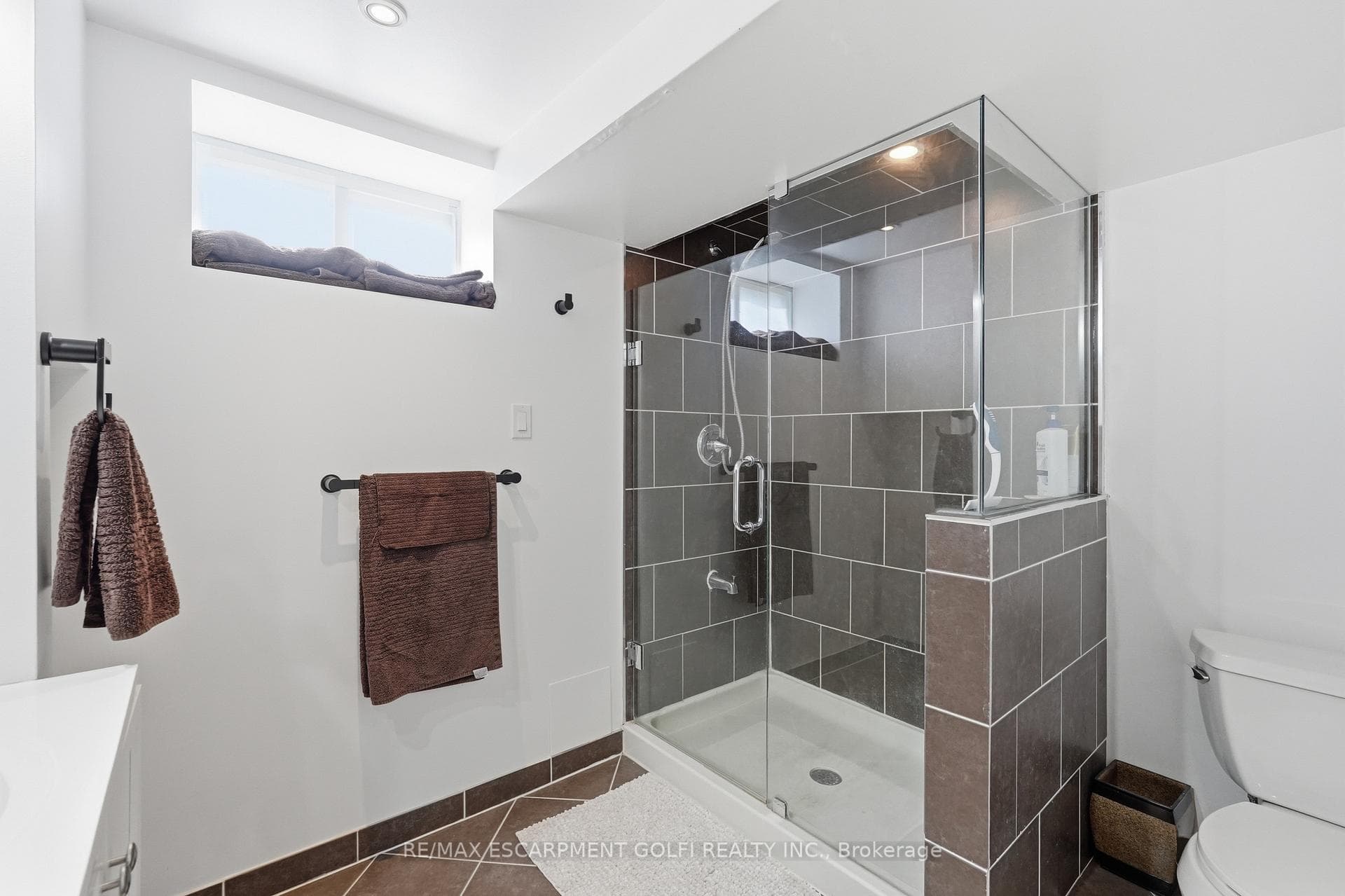 764 Brucedale Avenue photo 26