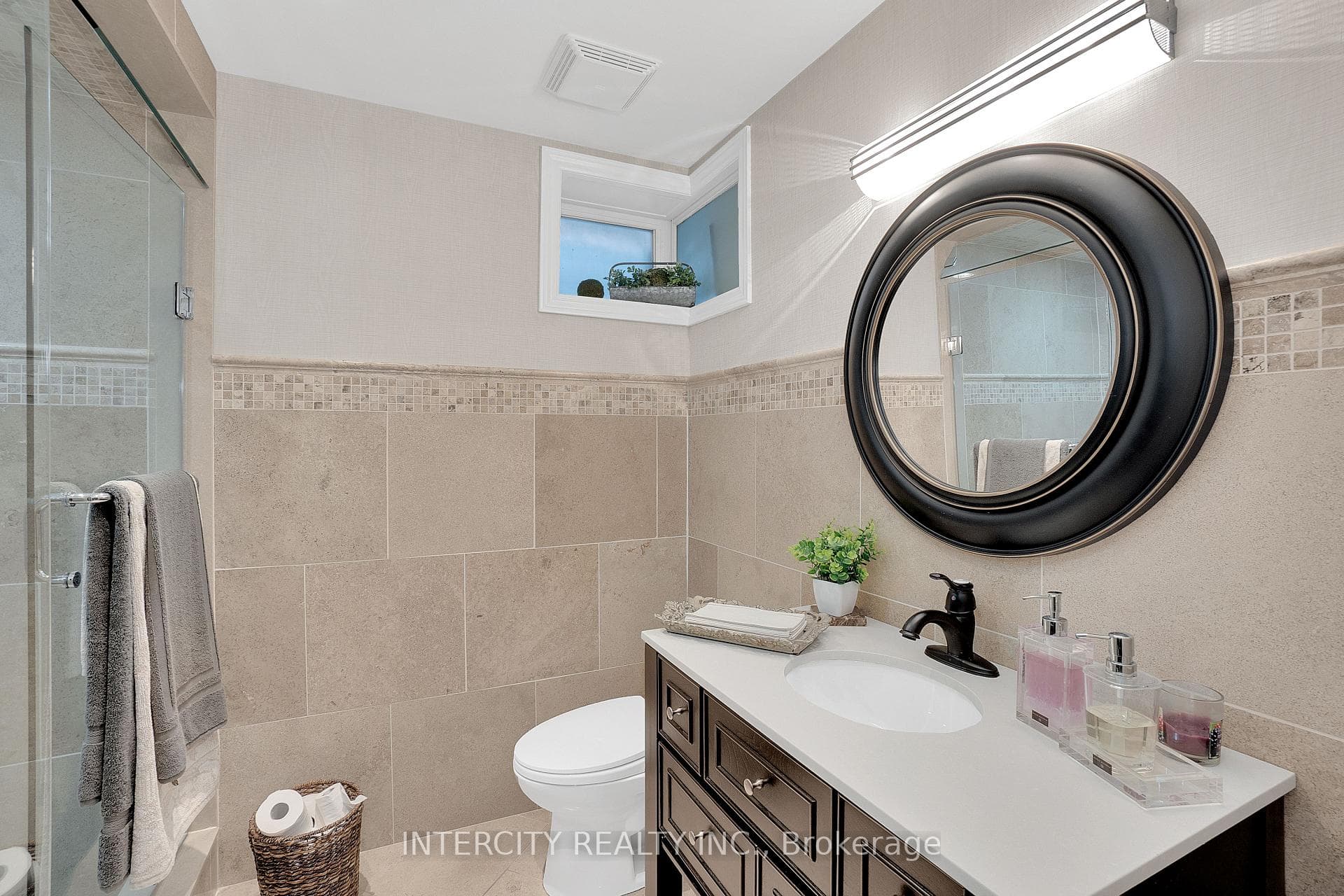 11 Queensberry Crescent photo 36