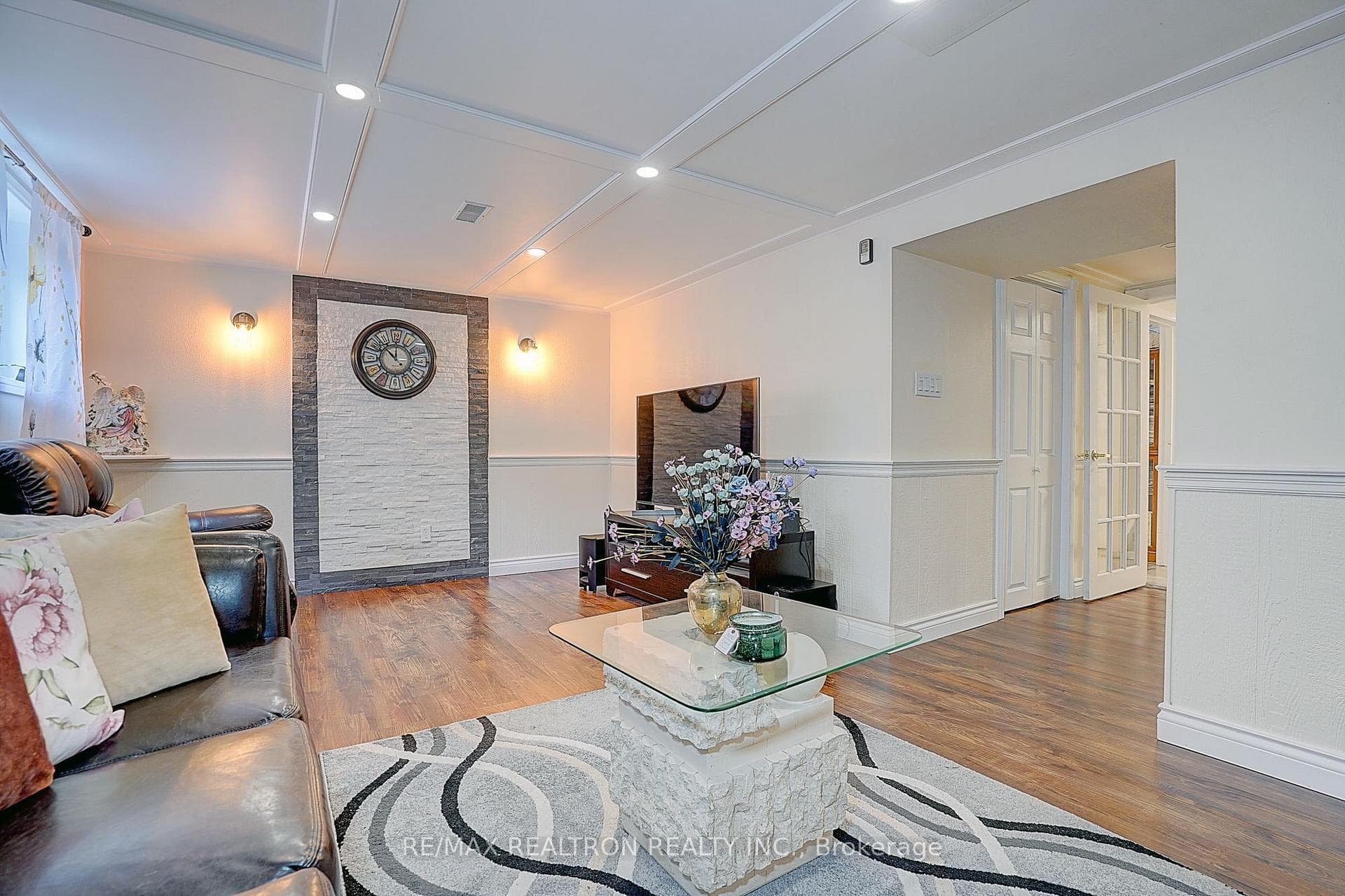 583 Pinewood Street photo 27