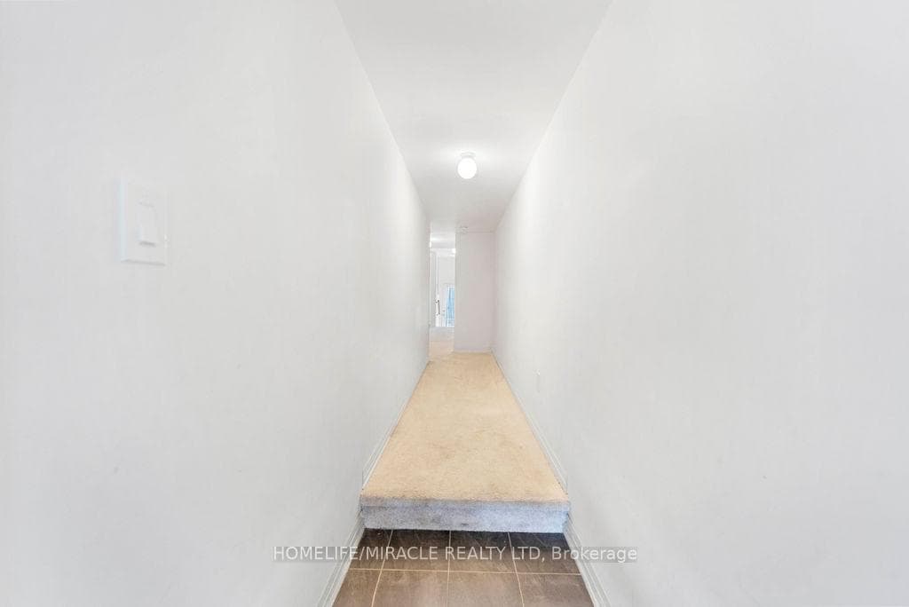 1431 Green Road photo 6