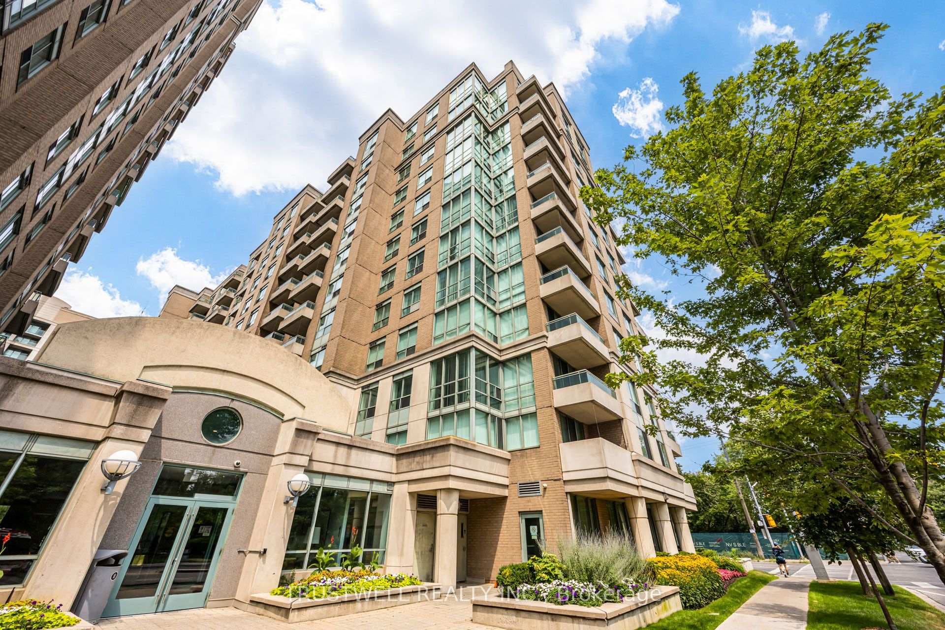 39 Pemberton Avenue Unit 401 photo 3