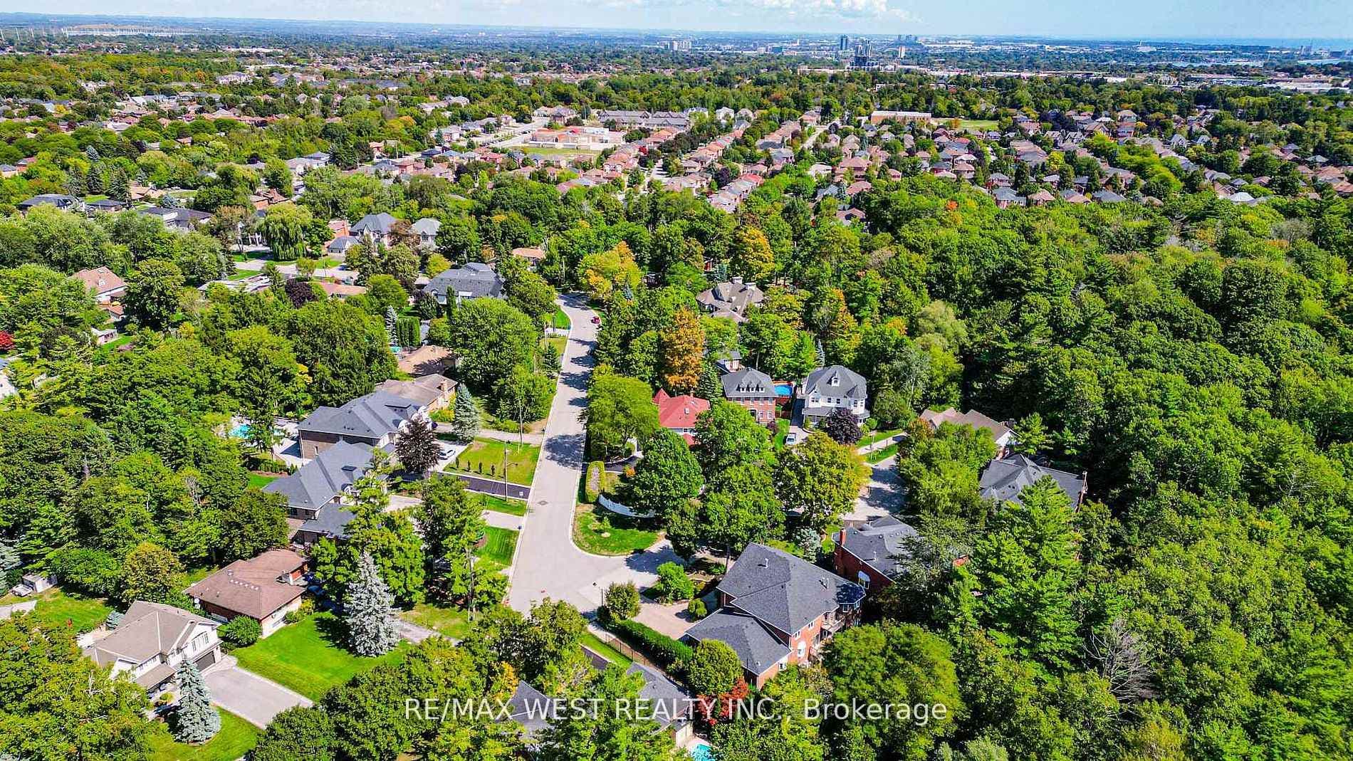 81 Woodview Drive photo 42