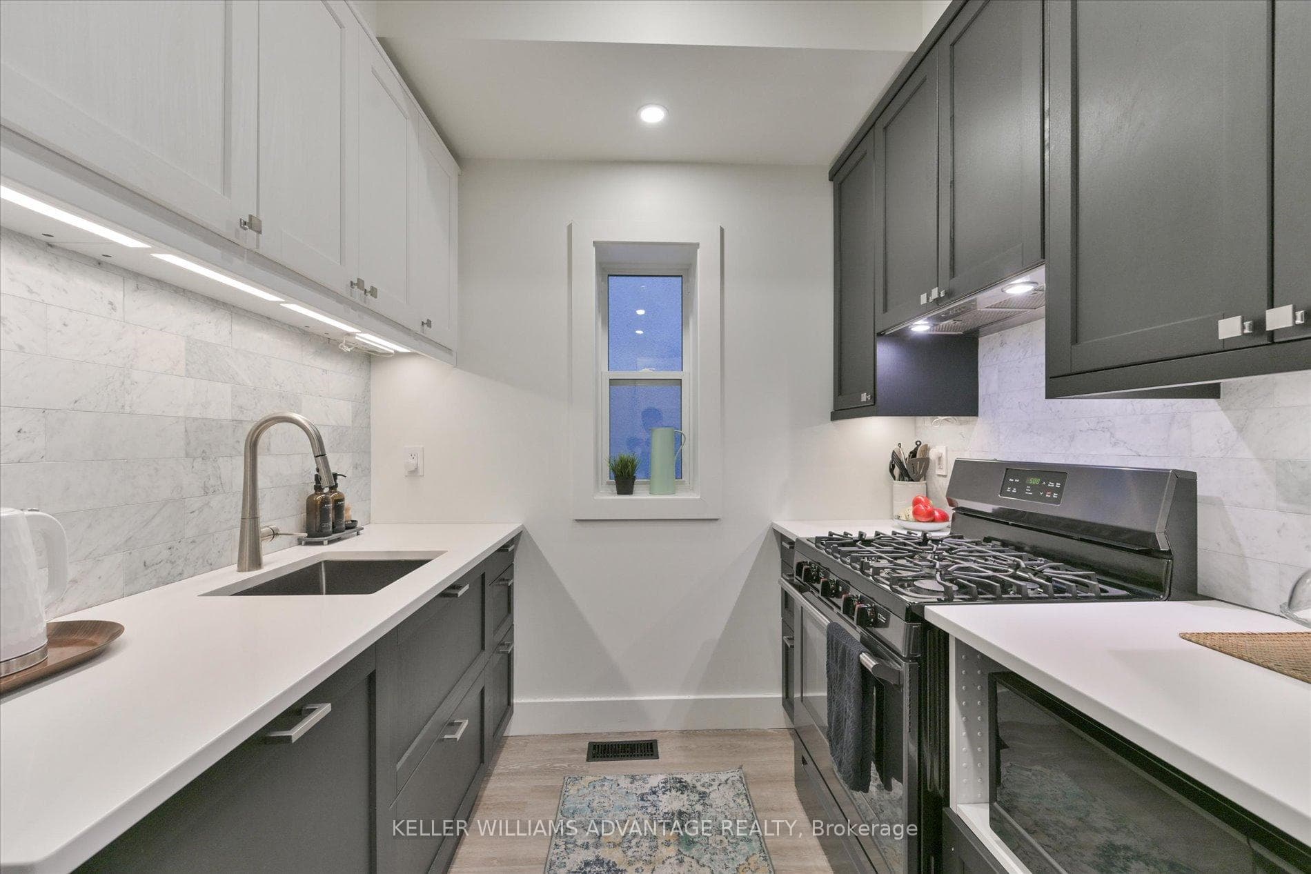 1568 Dundas Street photo 11
