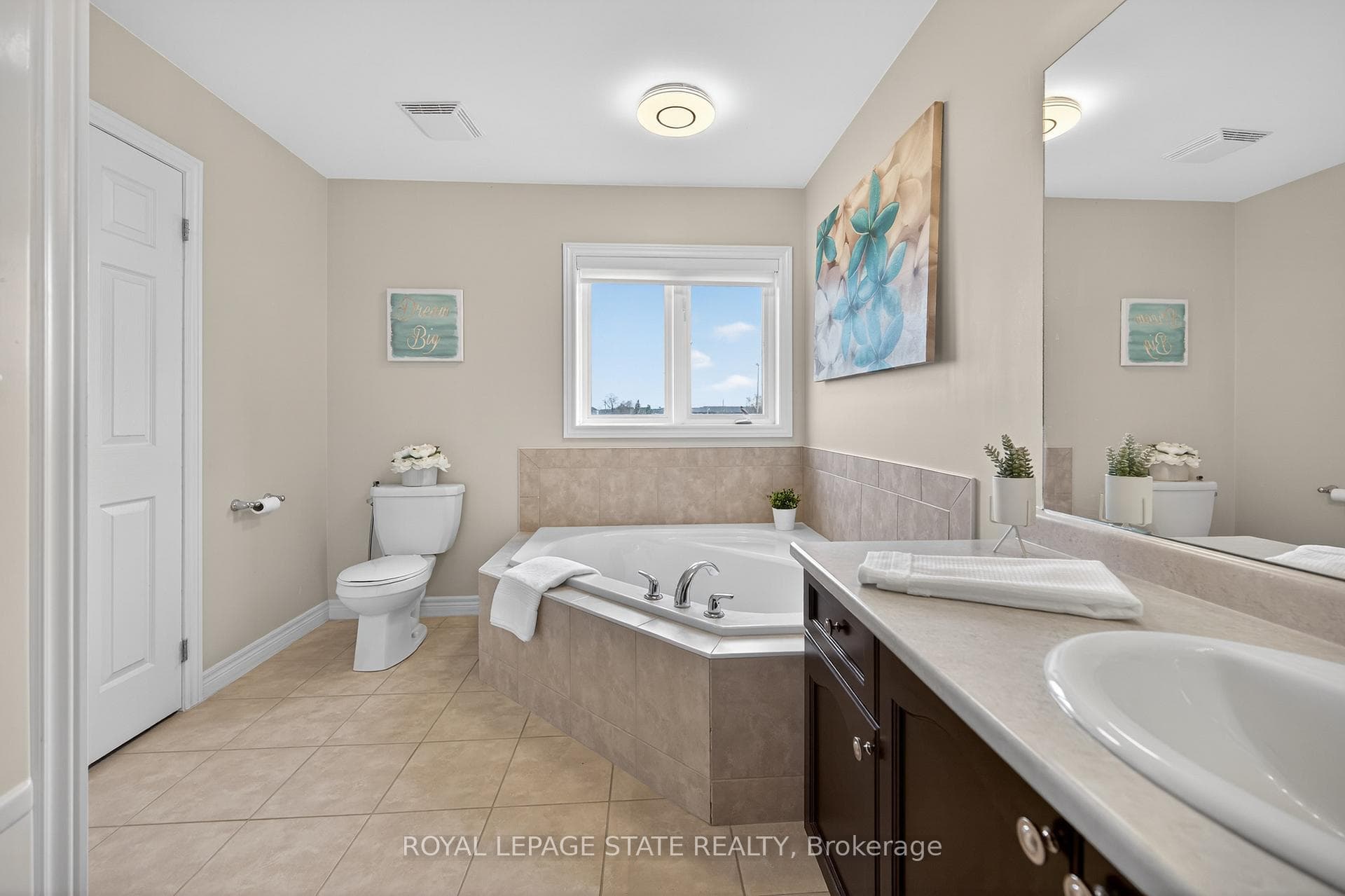 300 Pinehill Drive photo 27