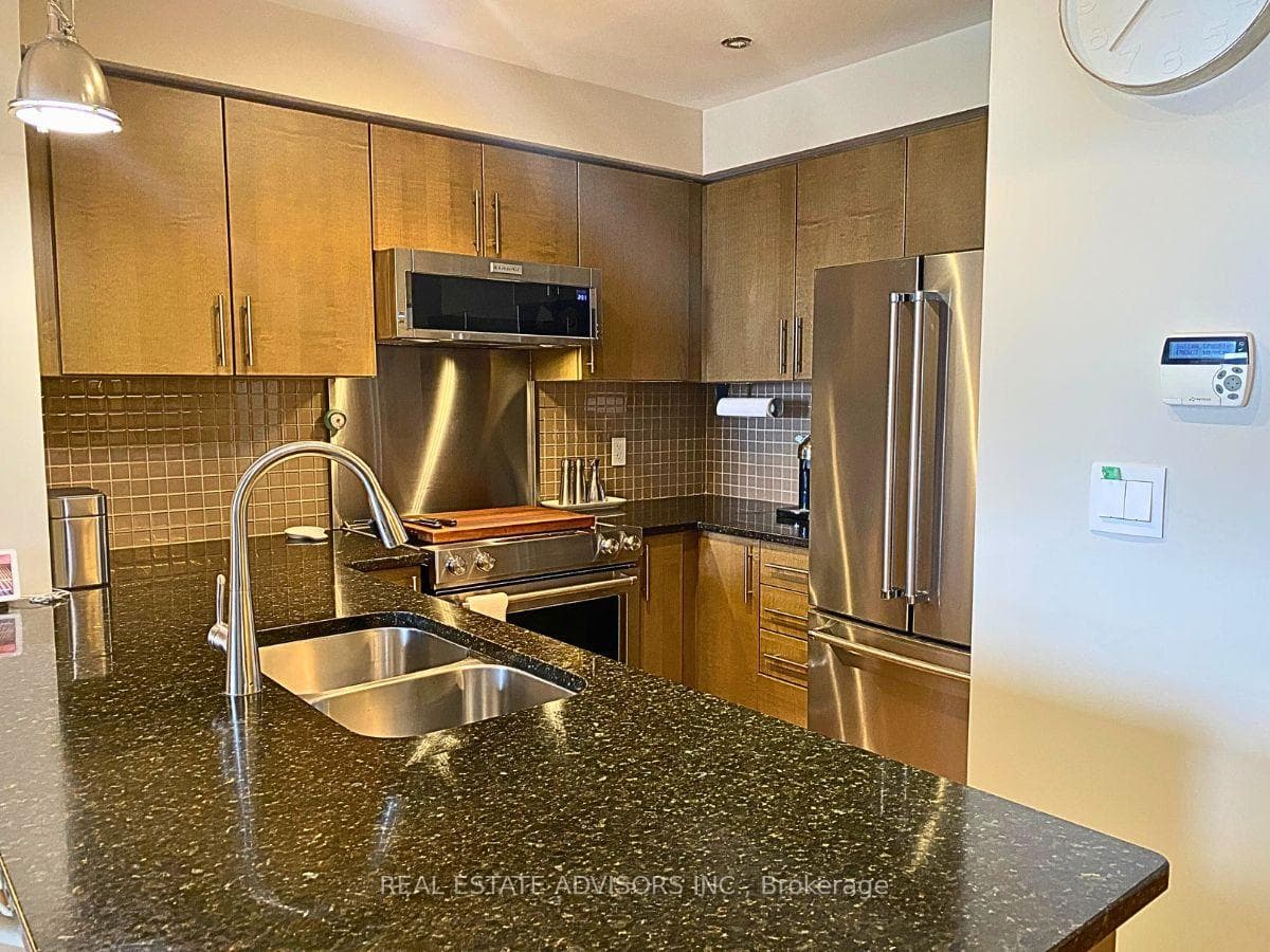 9225 Jane Street Unit 1510 photo 8