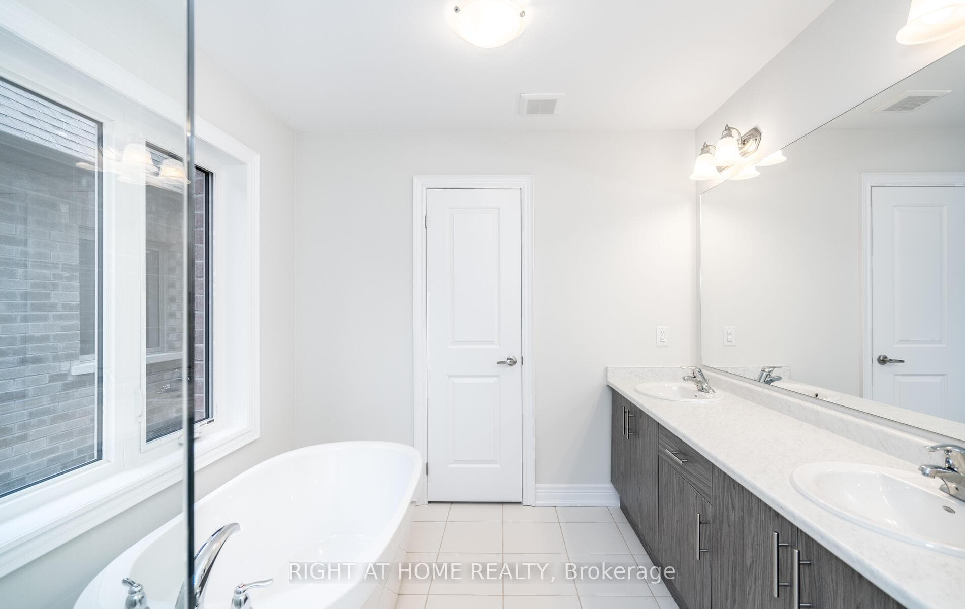 90 Deer Ridge Crescent photo 12