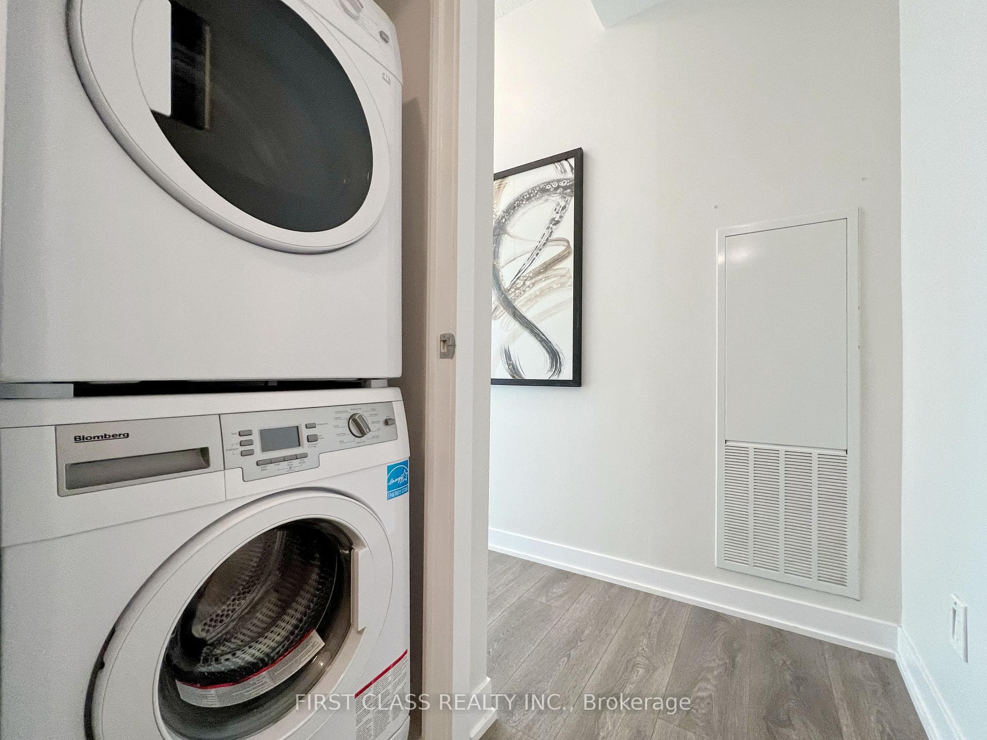 87 Peter Street Unit 4102 photo 16