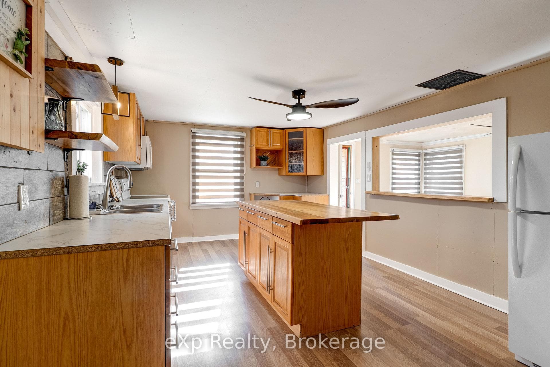 685 Lee Valley Road photo 5