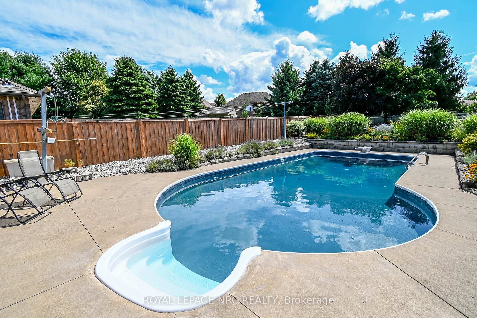 64 Sandra Drive photo 2