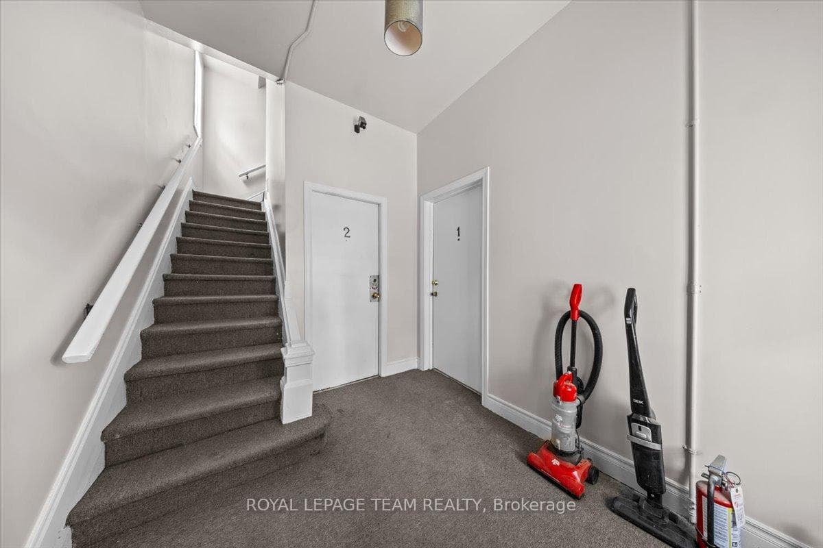 152 Glebe Avenue photo 3