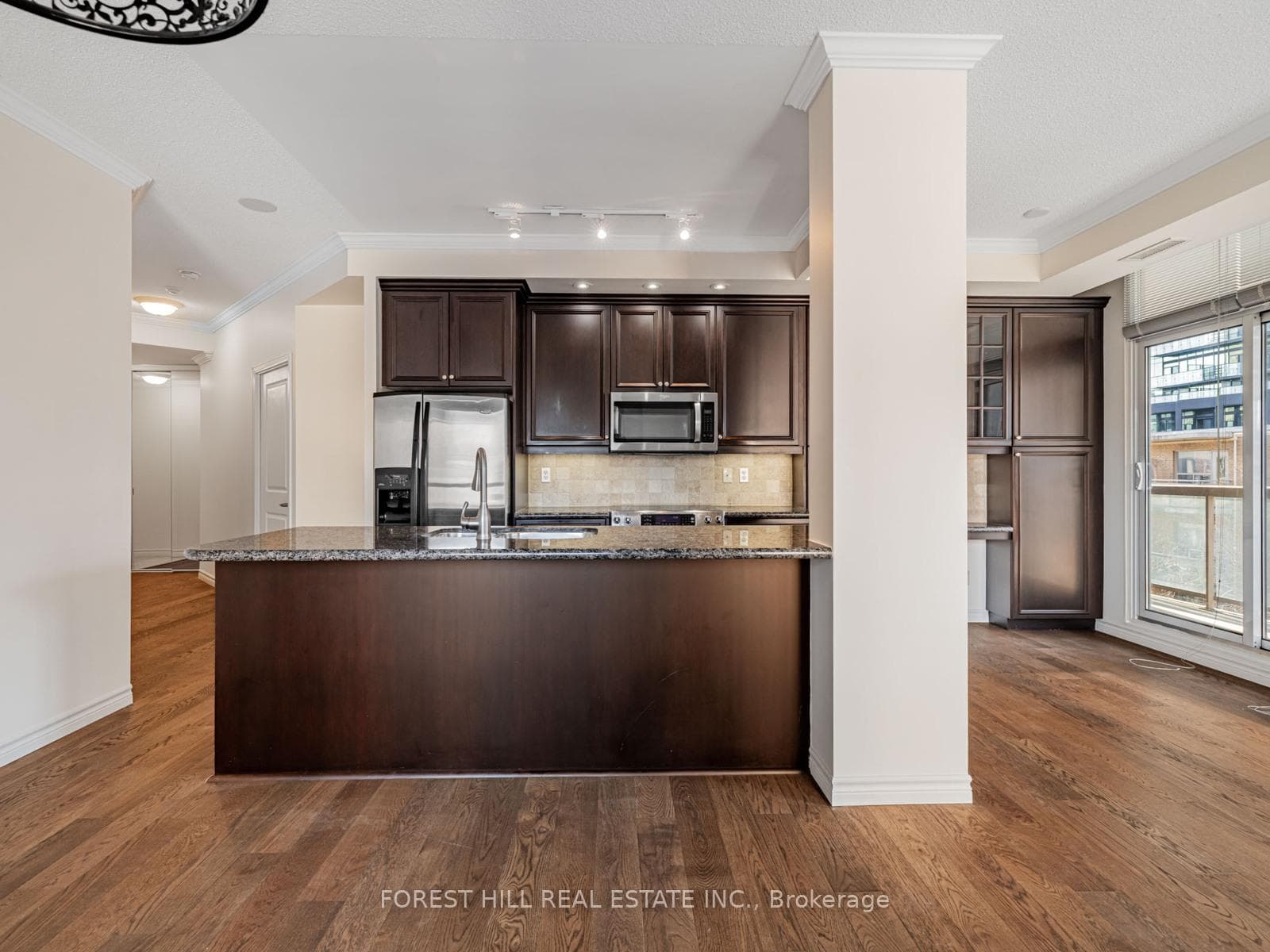 900 Mount Pleasant Road Unit 403 photo 6