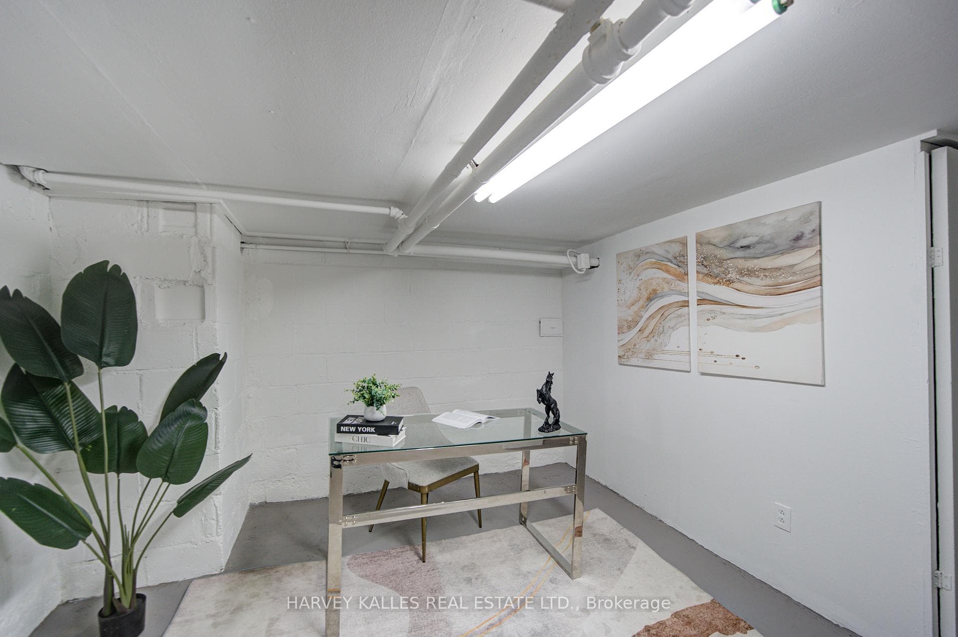 62 Roe Avenue photo 37