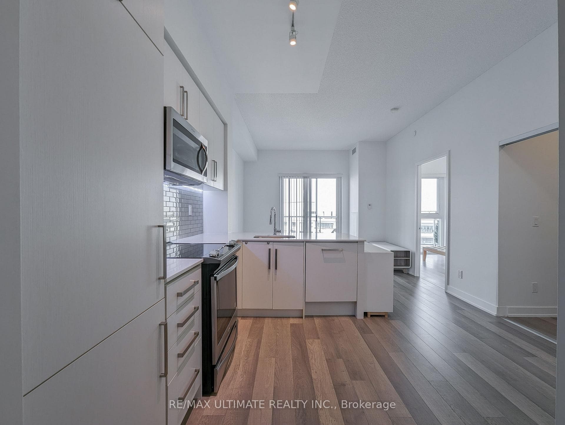 5180 Yonge Street Unit 1412 photo 9
