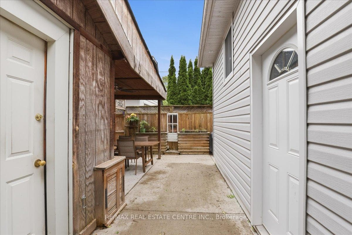 140 Peter Street photo 35