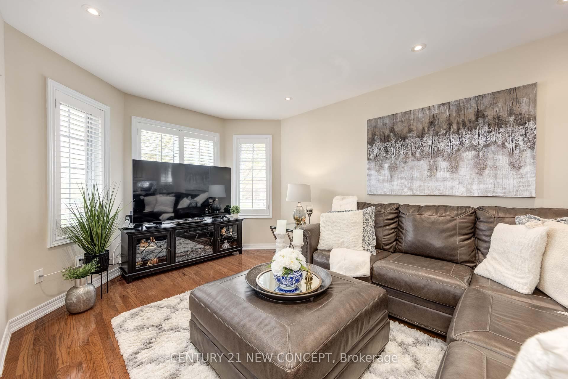 32 Strawberry Hill Court photo 11