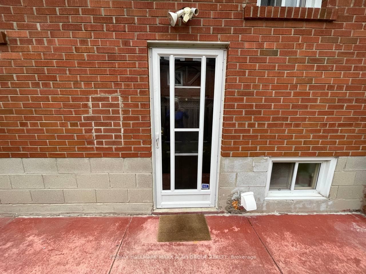 143 Holmes Avenue Unit Bsmt photo 4