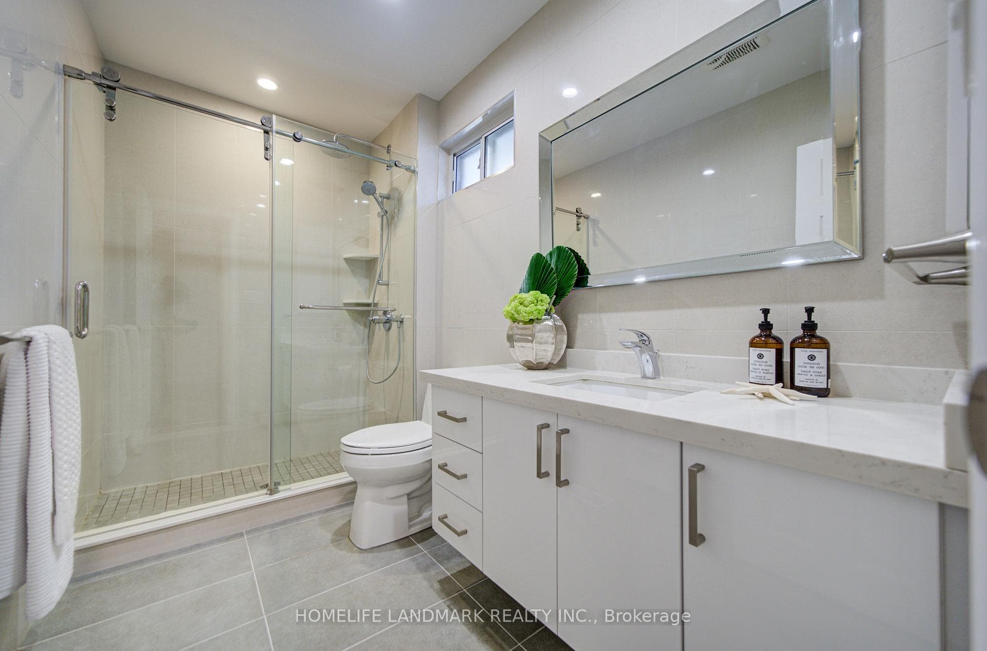 21 Colonnade Road photo 30