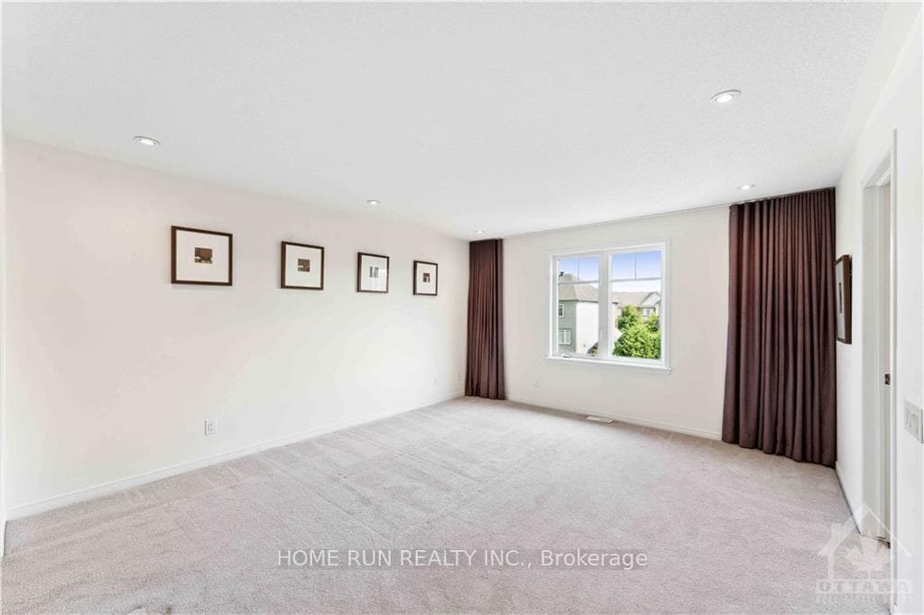 278 LONGFIELDS Drive photo 17