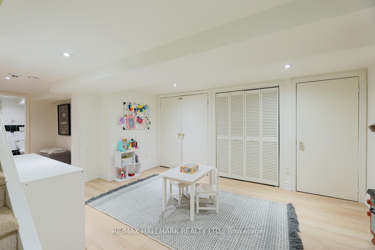 346 Roselawn Avenue photo 13