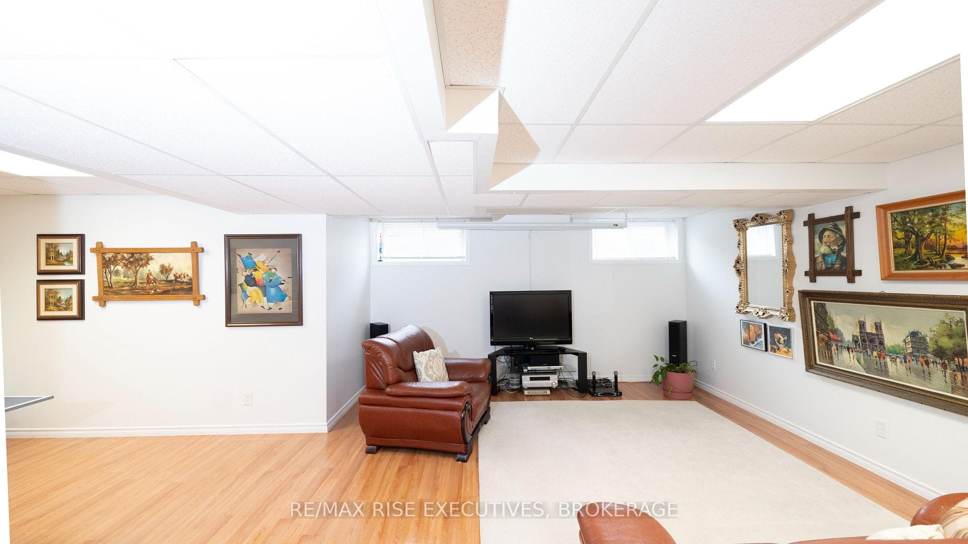 1405 Crossfield Avenue photo 25