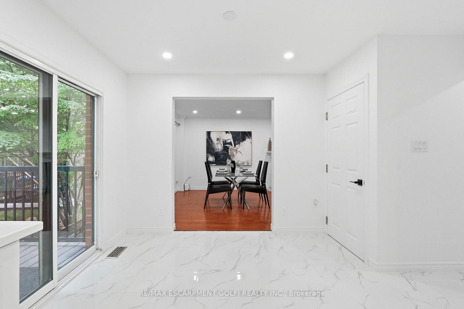 292 THORNCREST Drive photo 22