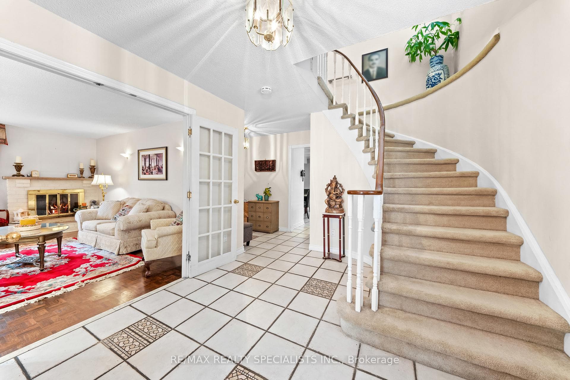1004 Queensbridge Drive photo 5