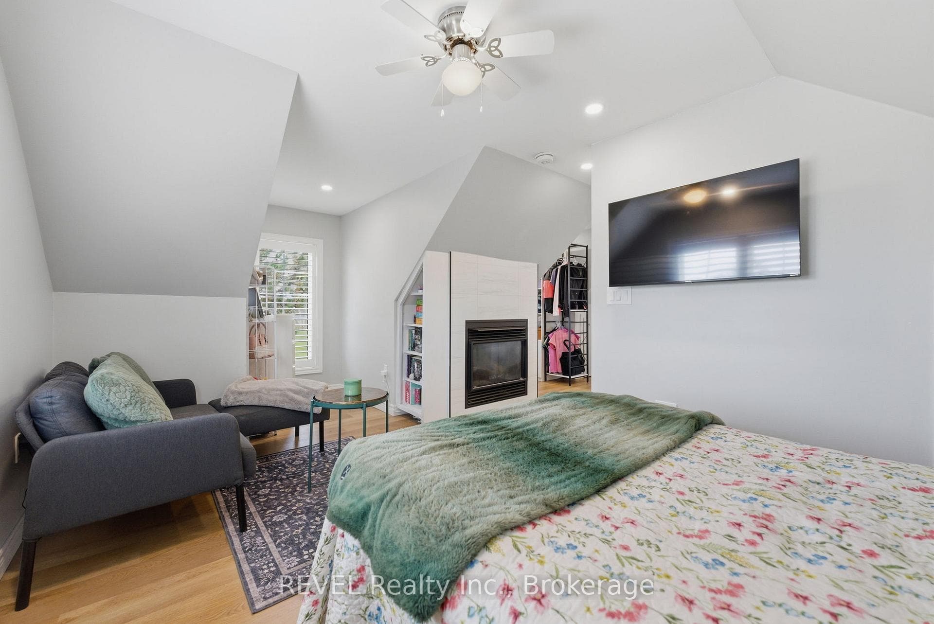 LOFT