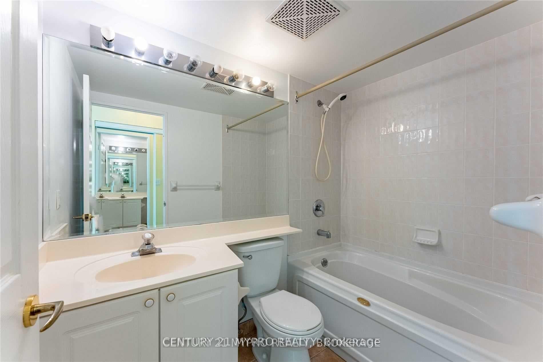 1 Lee Centre Drive Unit 1609 photo 19