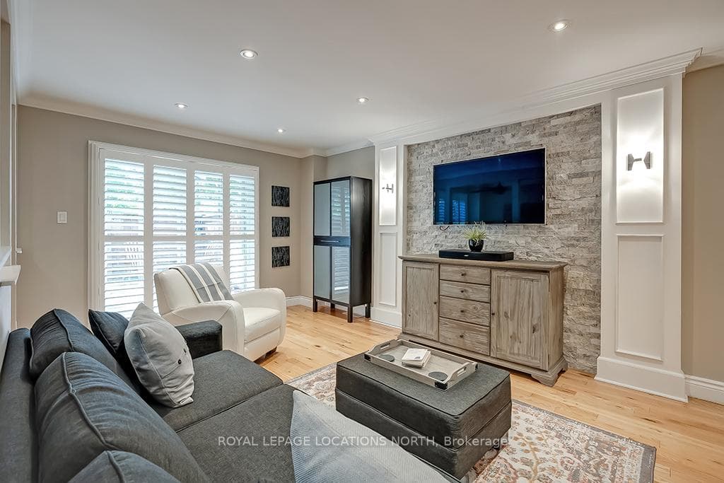 1270 Gainsborough Drive Unit 19 photo 8
