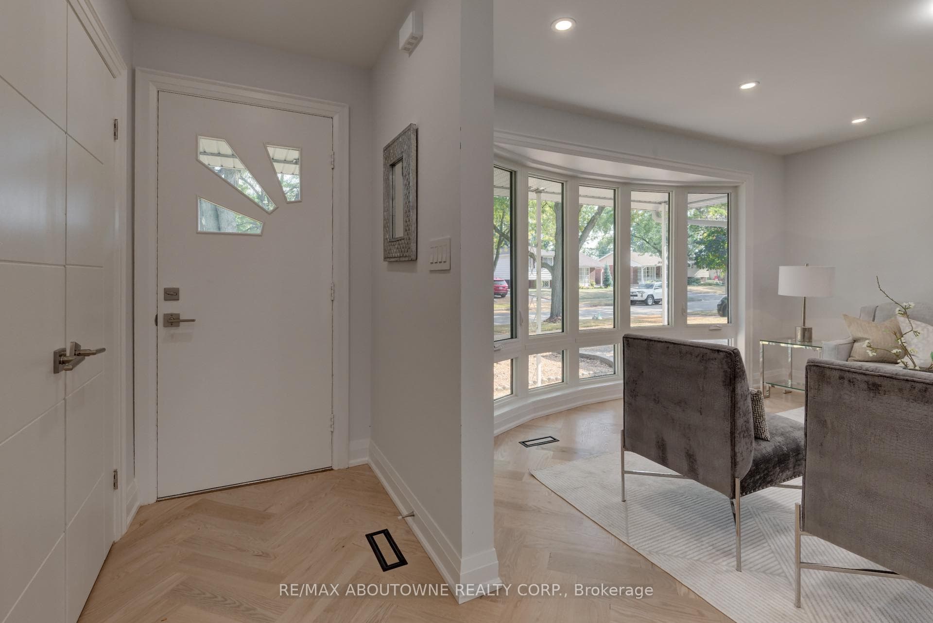 2435 Cyprus Avenue photo 7