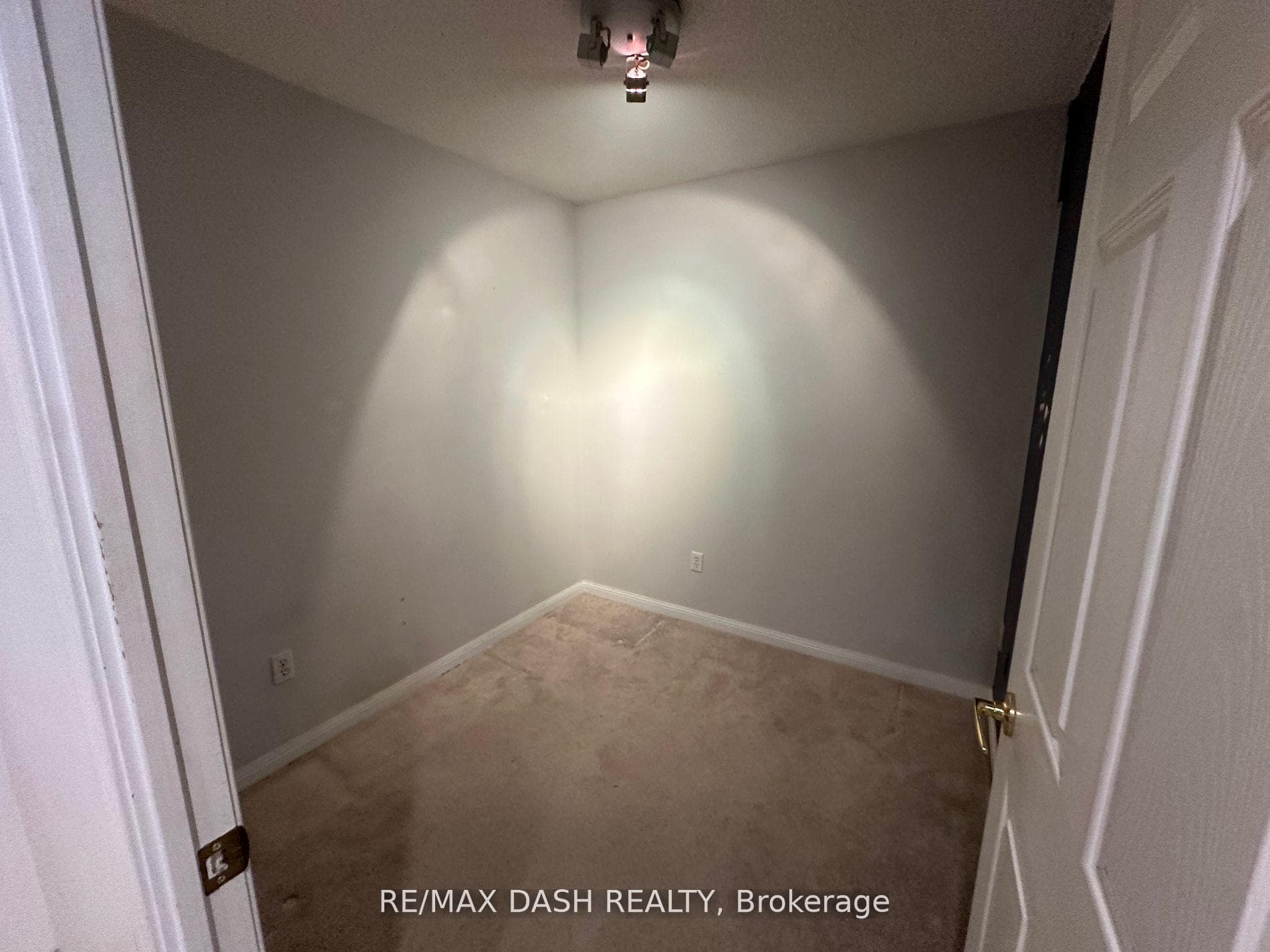 188 Redpath Avenue Unit 702 photo 8