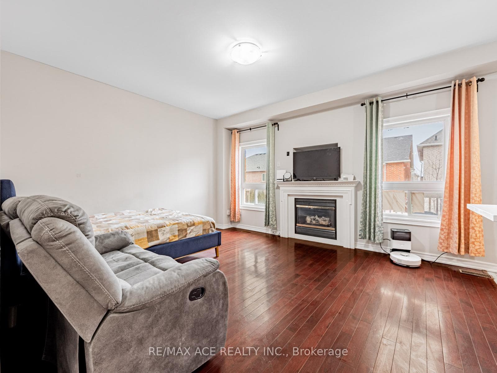 51 Styles Crescent photo 7