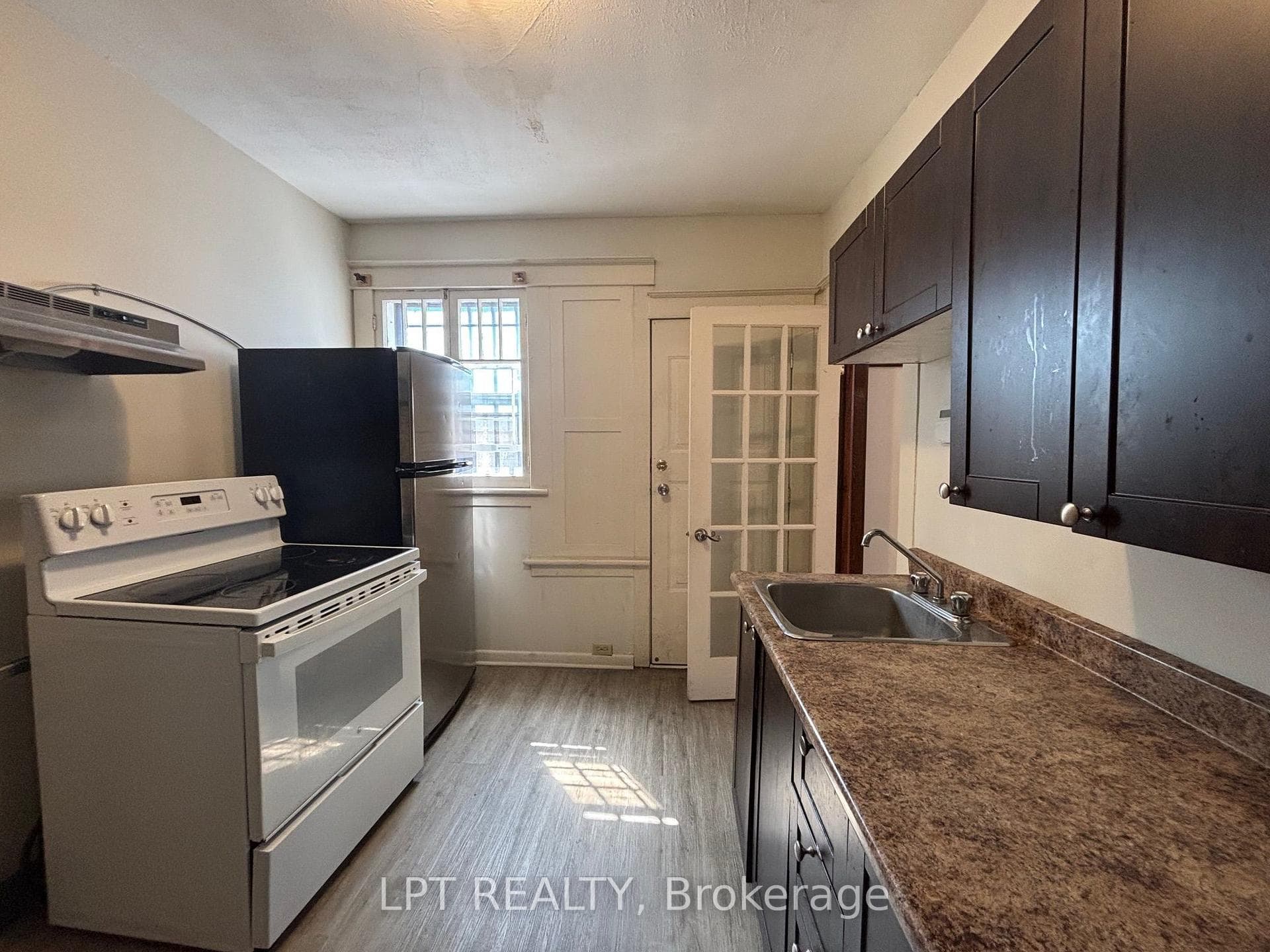 322 Waverley Street photo 7