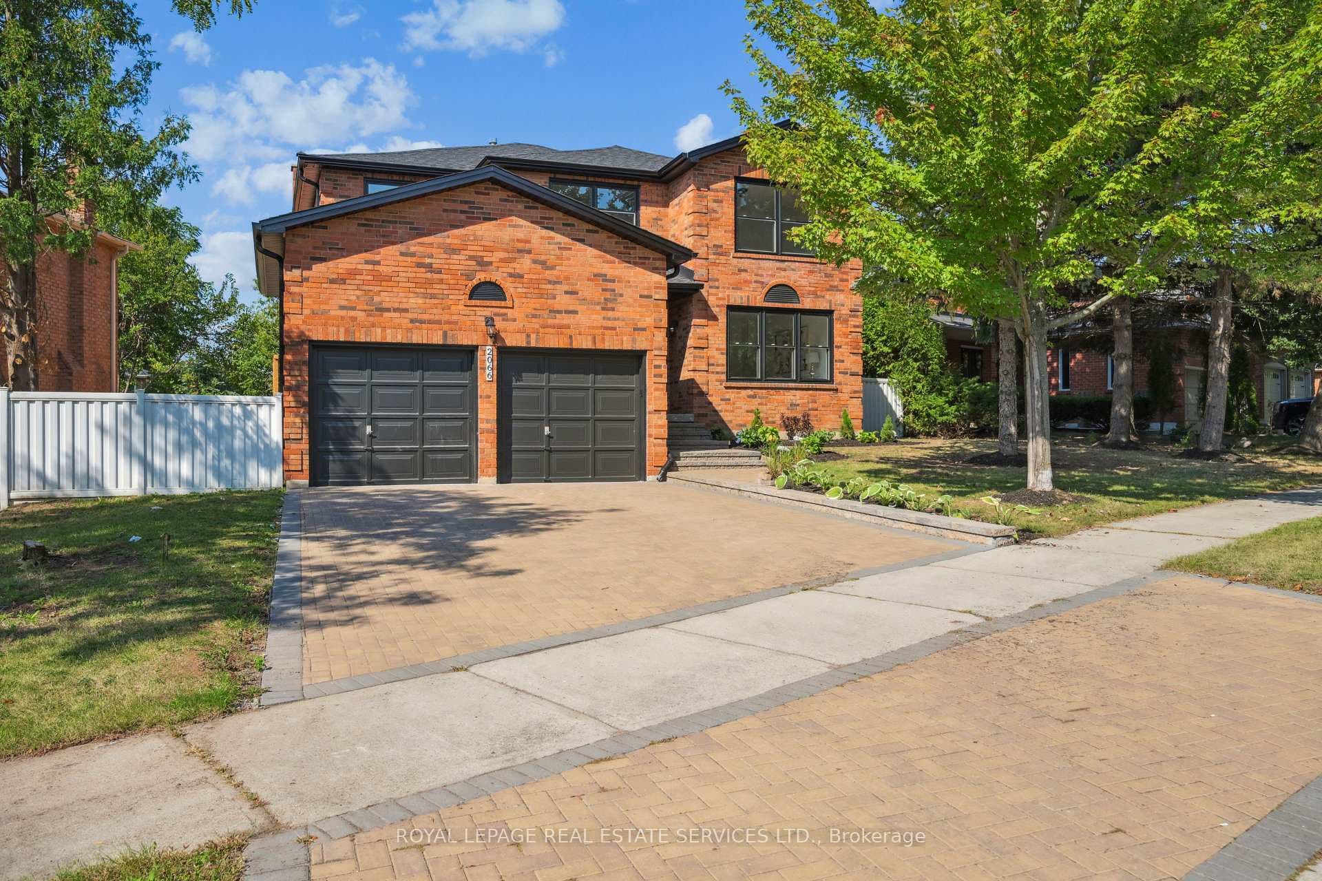 2066 Castlefield Crescent photo 1