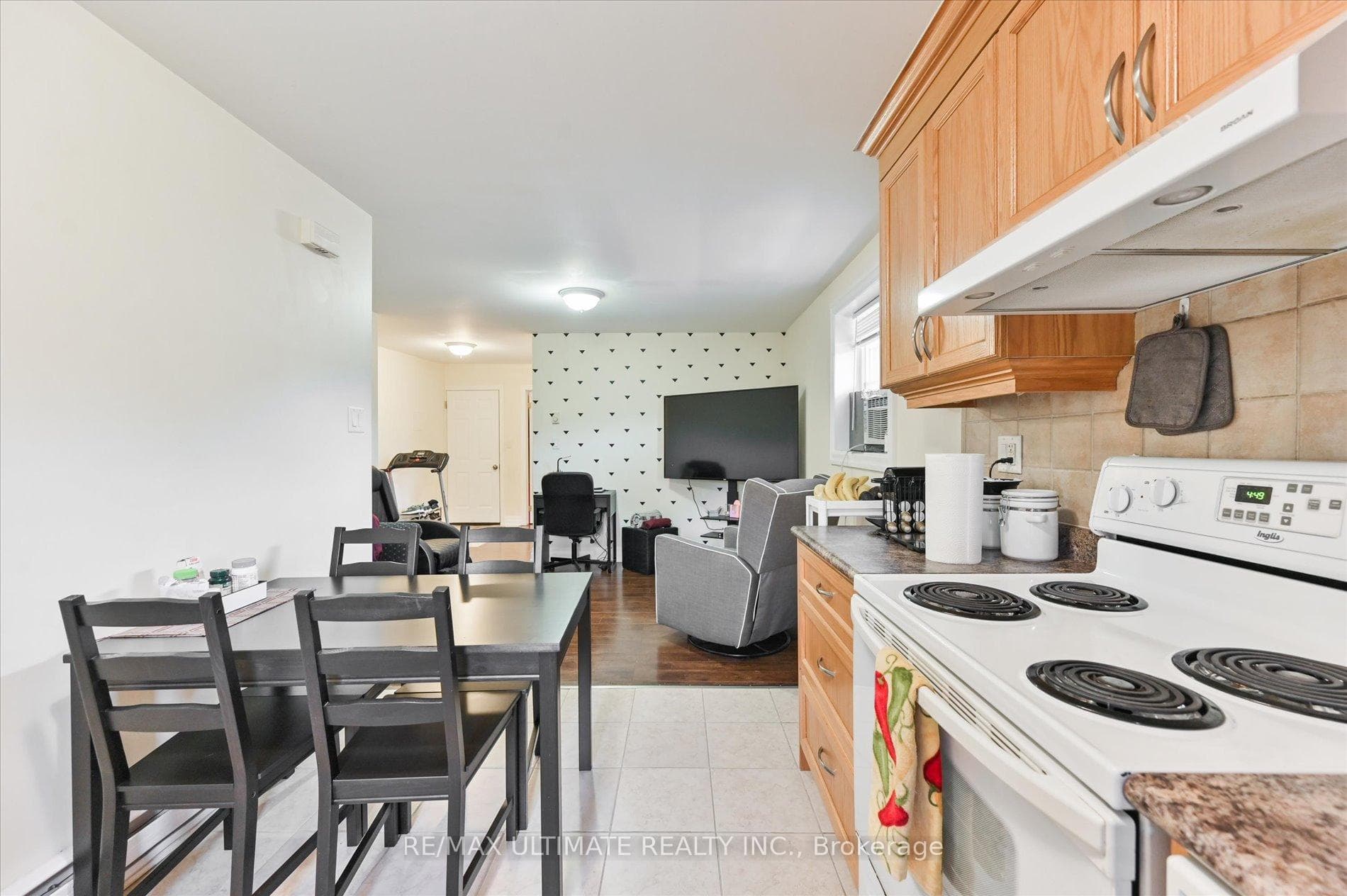 76 Hilldale Road photo 22