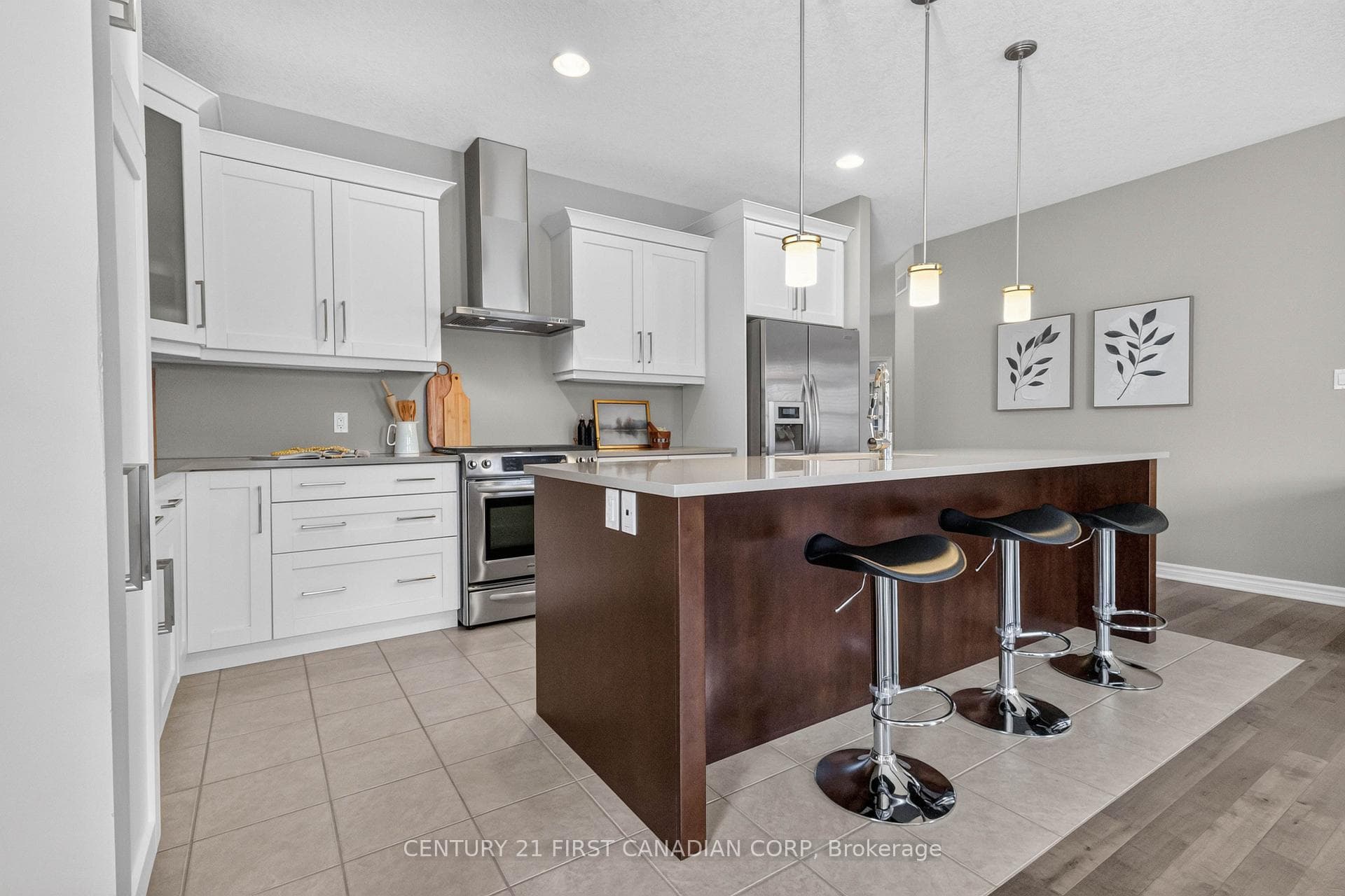 3183 Pincombe Drive photo 7