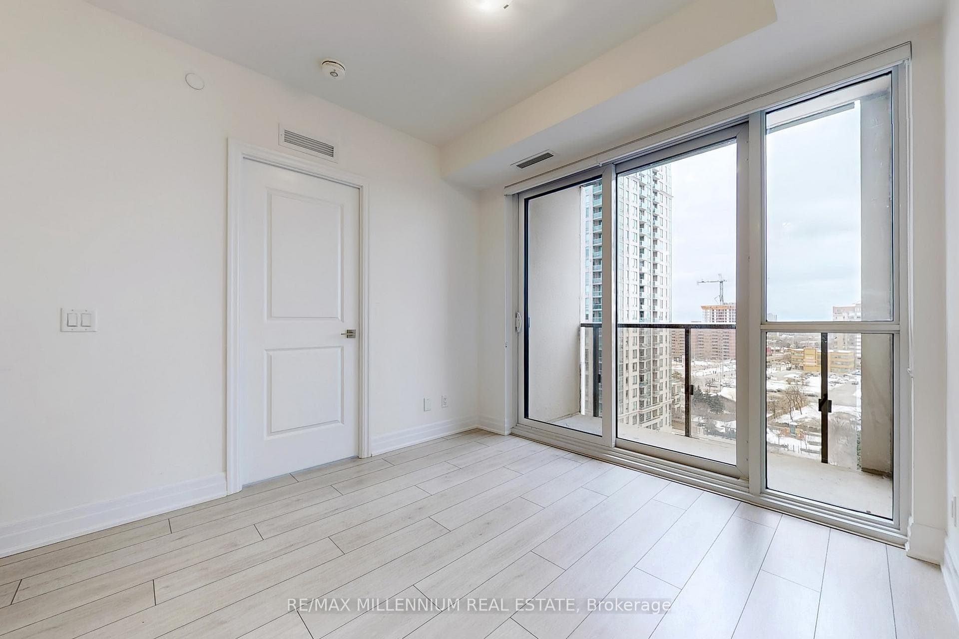 30 Elm Drive Unit 807 photo 11