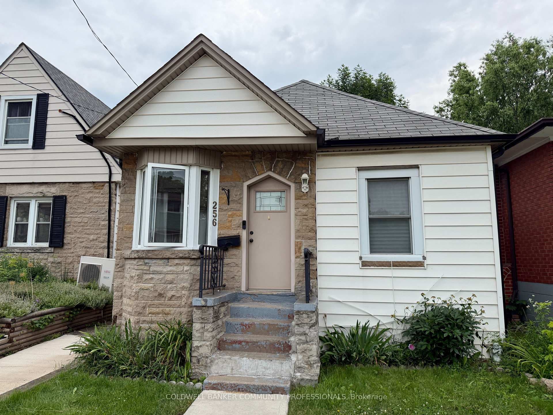 256 Fairfield Avenue photo 1