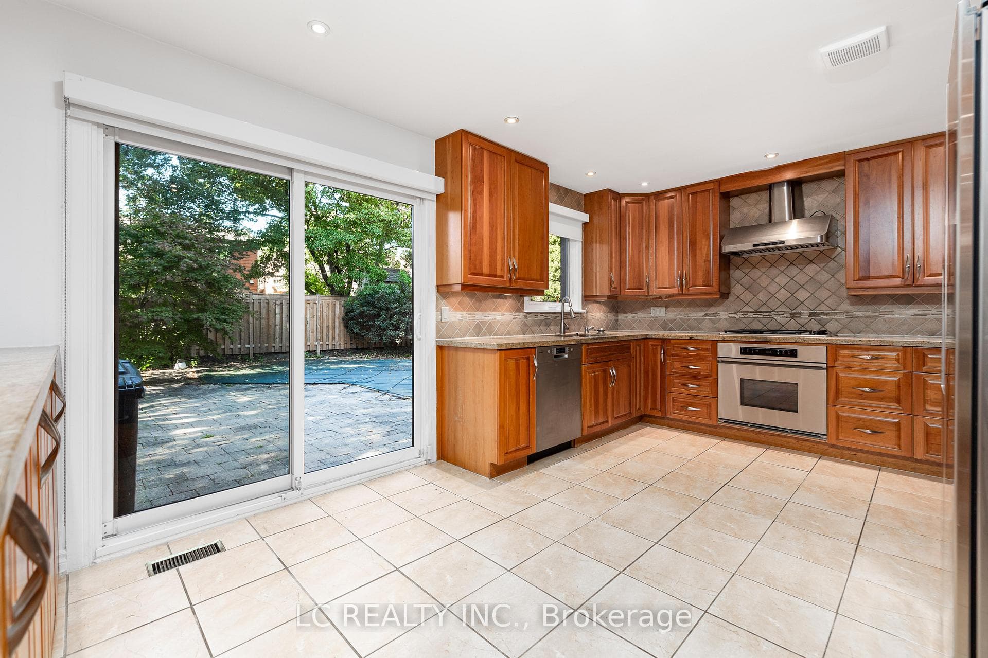 141 Mossgrove Trail photo 10