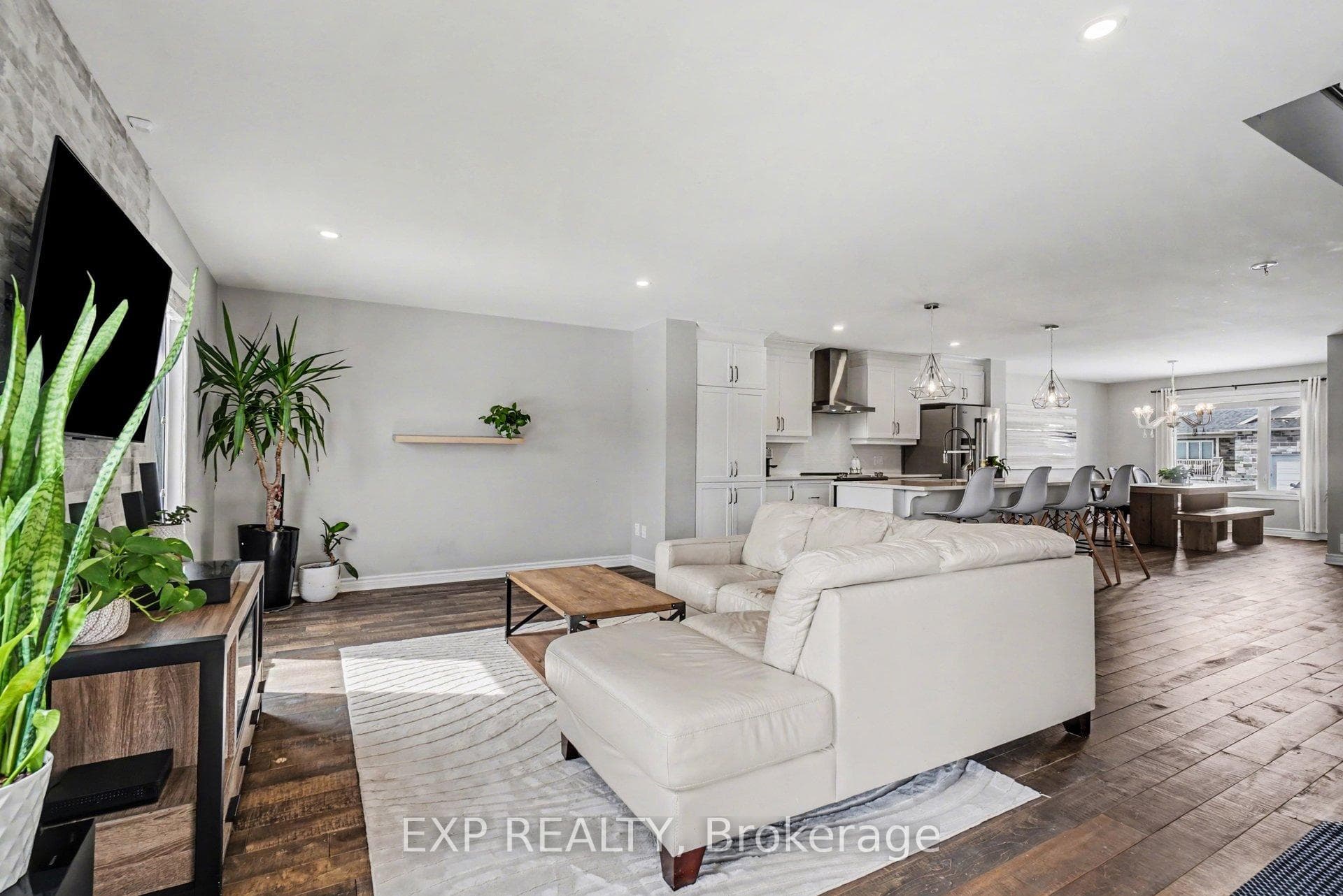 111 DESJARDINS Street photo 7