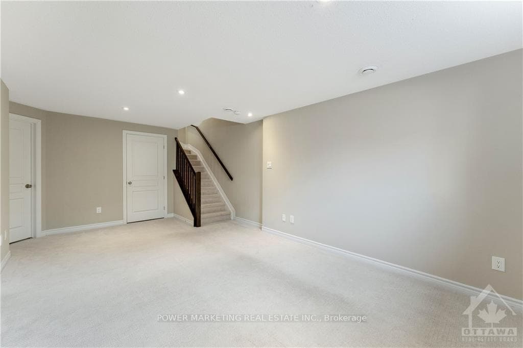 502 STARGAZER Crescent photo 22