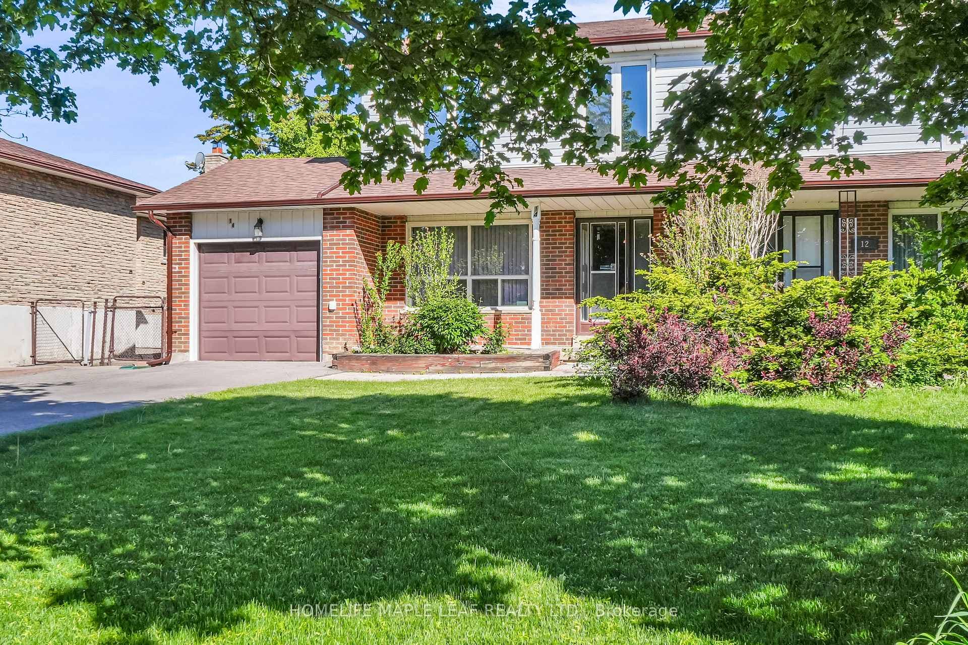 14 Manitou Crescent photo 3